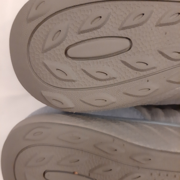 Skechers memory foam shoes. They don’t fit me. - Picture 8 of 14